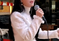 街边小姐姐翻唱,小姐姐翻唱演绎经典，唤醒记忆中的歌声