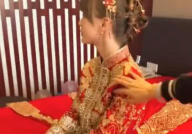 国外小姐姐定制婚纱视频,时尚与个性的完美融合