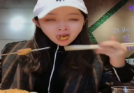 烤肉小姐姐头像,小姐姐头像下的美食诱惑